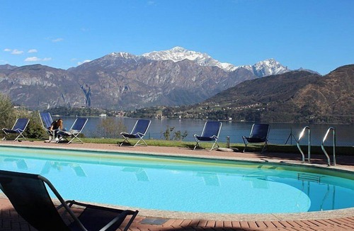 Azzano House | Casa Panorama Tre: A bright and cheerful studio apartment situated at a short distance from the shores of Lake Como, with Free WI-FI.