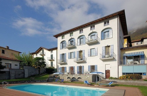 Azzano House | Casa Panorama Tre: A bright and cheerful studio apartment situated at a short distance from the shores of Lake Como, with Free WI-FI.