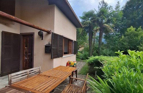 Vesta House | Casa Saggio: Lakeside Retreat with Stunning Views
