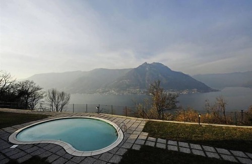 Riva Apartment | Casa Tulipano Grande, Faggeto Lario, Italy