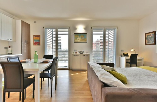 Cernusco sul Naviglio Apartment | CaseOspitali - Casa Kikka, elegante appartamento con balcone in nuovo condominio per 4