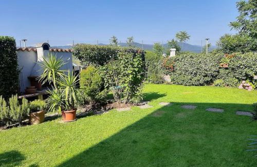 Paderno Franciacorta Apartment | CASETTA MIRAVIGNA cozy flat with garden in Franciacorta & Iseo Lake