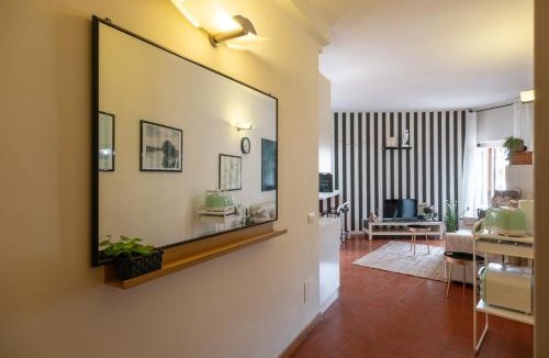 Iseo Apartment | Central square