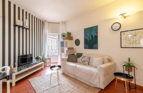 Iseo Apartment | Central square