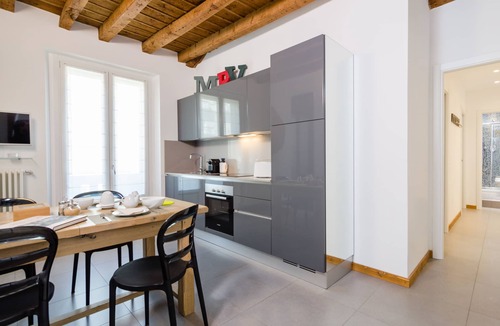 Central Station Apartment | Central Station within walking distance, Metro out of the door, Como lake in 1h