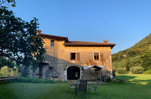 Toscolano Maderno Apartment | Cervano: Countrychic Apartment for 6-7 persons