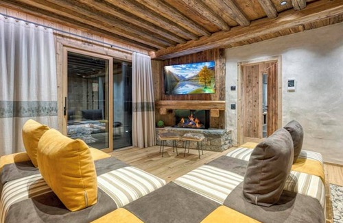 Livigno Ski Chalet | Chalet "Akchalet Akon" with Mountain View, Heated Indoor Pool & Wi-Fi