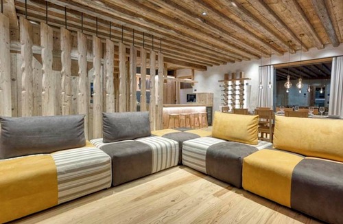 Livigno Ski Chalet | Chalet "Akchalet Akon" with Mountain View, Heated Indoor Pool & Wi-Fi