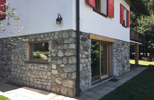 Teola Ski Chalet | Chalet Anton: an oasis in the greennery and snow