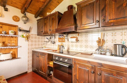 Peglio Apartment | Chalet Bodone, Lovely Private House By Halldis