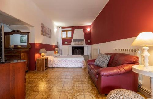 Ramponio Verna Apartment | Charm amidst Lakes & Mountains - renovated in 2023