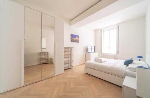 Carrobbio Apartment | Charming 2-Bedroom Apartment in Milanese Building