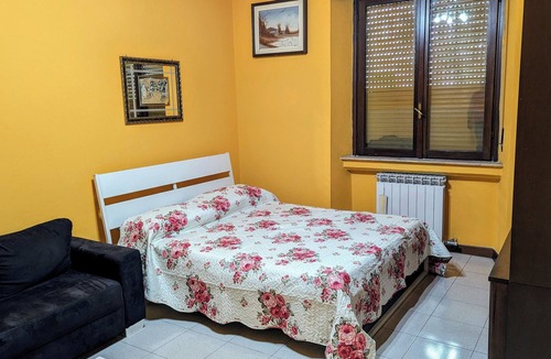 Saronno Apartment | Charming 3-bedroom apartment with AC, WiFi at Saronno
