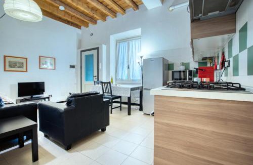 Porta Garibaldi Apartment | Charming apartment Parco - Arco della Pace - perfect for 5 people