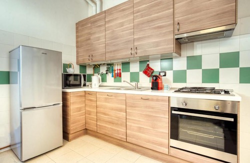 Porta Garibaldi Apartment | Charming apartment Parco - Arco della Pace - perfect for 5 people