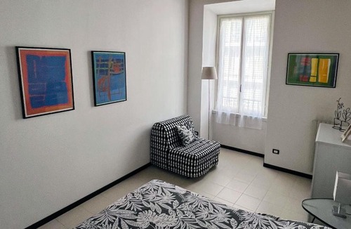 Porta Garibaldi Apartment | Charming apartment Parco - Arco della Pace - perfect for 5 people
