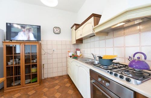 Monvalle Apartment | Charming La Gelosia Few Min From Lake - Happy Rentals