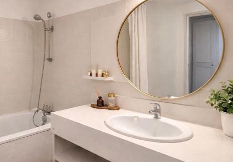 Les Baumettes Apartment | Charming Seaside studio Ideal Central Location
