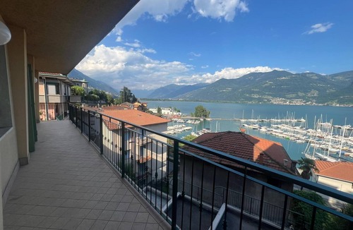 Lovere Apartment | Charming vacation home in Lovere with breathtaking views of Lake Iseo!