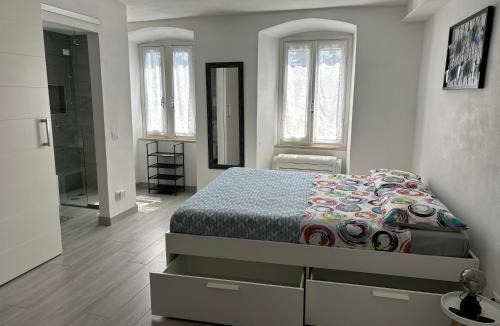 Clusane Apartment | Chez Ary: Sulla strada del Lago