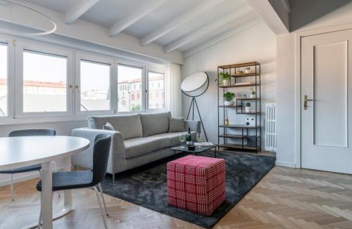 Sant'Eustacchio Apartment | Chiaroscuro By Case al Lago