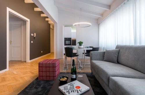 Sant'Eustacchio Apartment | Chiaroscuro By Case al Lago