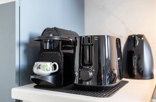 Bullona Apartment | [CITY LIFE | FAIR] Strategic Apartment | WiFi A/C & Netflix | Pet Friendly