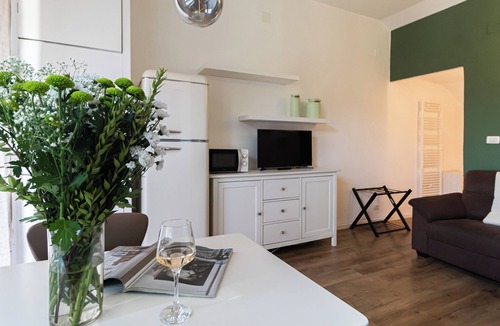 Porta Garibaldi Apartment | Cola Montano 8 - Studio Apartment, Sleeps 2
