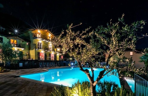 Vercana Apartment | Collina Frantoio Holiday Apartment with Pool