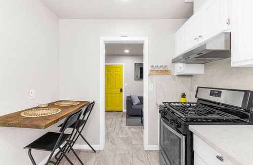 Compton Apartment | Comfortable Compton 2 Bed APT 2