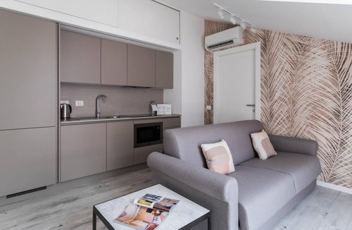Guastalla Apartment | Commenda 35 B