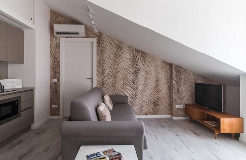Guastalla Apartment | Commenda 35 B