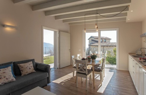 Villanuova sul Clisi Apartment | Cornice sul Garda - Cherrywood - Lake view and garden in residence with pool