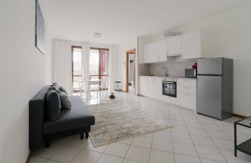 Bruzzano Apartment | Cosy 60sqm flat with a private garden of 8sqm that can accommodate up to 4 people, located on the ground floor of a building with lift.The flat is only 500m from the Parco Nord, the largest green area in Milan!At 500m there is also the ‘Bruzzano-Parco