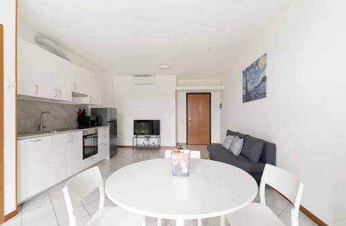 Bruzzano Apartment | Cosy 60sqm flat with a private garden of 8sqm that can accommodate up to 4 people, located on the ground floor of a building with lift.The flat is only 500m from the Parco Nord, the largest green area in Milan!At 500m there is also the ‘Bruzzano-Parco