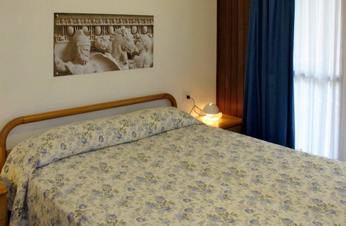 Crociale Apartment | Cosy apartment for 4 guests with pool, WIFI, A/C, TV, terrace, pets allowed and parking