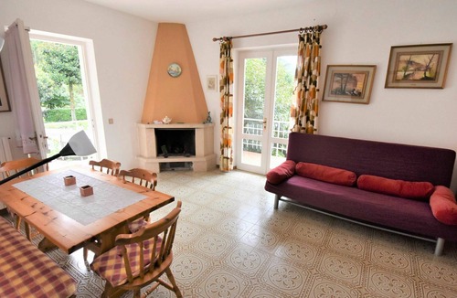 Vesta Apartment | Cosy apartment for 12 guests with WIFI, TV, terrace, pets allowed and parking