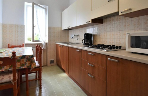 Vesta Apartment | Cosy apartment for 12 guests with WIFI, TV, terrace, pets allowed and parking