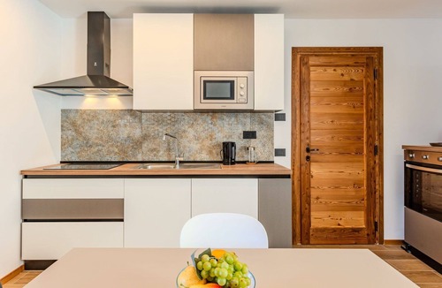 Verceia Apartment | Cosy apartment for 2 people with WIFI, A/C, TV and balcony