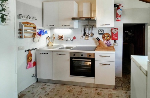 Peglio Apartment | Cosy apartment for 4 guests with WIFI, TV, terrace and pets allowed