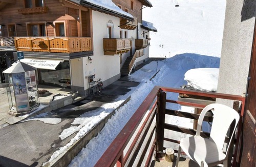 Livigno Apartment | Cosy apartment for 8 guests with WIFI, TV, balcony and parking