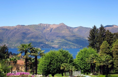 Germignaga Apartment | Cosy apartment for 2 people with pool, WIFI, TV, terrace and pets allowed