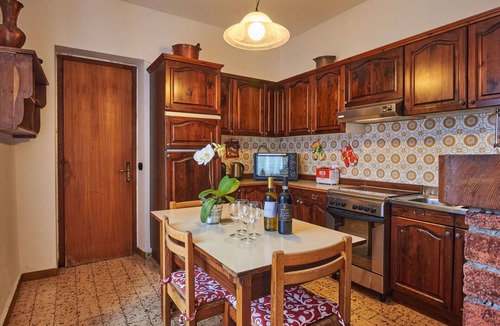Porlezza House | Cosy apartment in villa for 4 people with pool, WIFI, TV, patio and pets allowed