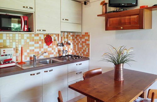 Peglio Apartment | Cosy apartment for 2 guests with WIFI, TV, patio and pets allowed