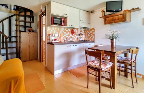 Peglio Apartment | Cosy apartment for 6 people with WIFI, TV, patio and pets allowed