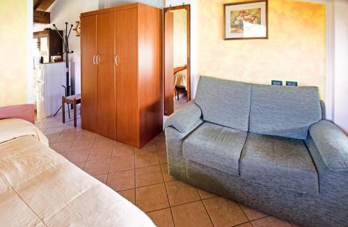 Idro House | Cottage in Parole near Forest and Lake