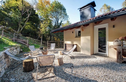 Argegno Cottage | Cottage "In Pietra Immerso Nel Verde" with Mountain View, Private Garden & Wi-Fi