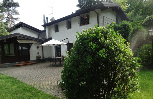 Locate Varesino Villa | Cozy villa surrounded by greenery near Como and Milan
