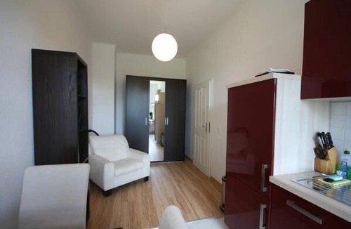 Neuschonefeld Apartment | Customised design with garden use