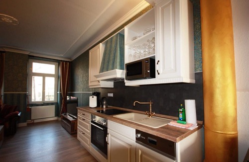 Neuschonefeld Apartment | Customised design with garden use